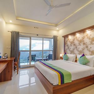 Deluxe Room Balcony & Mountain View